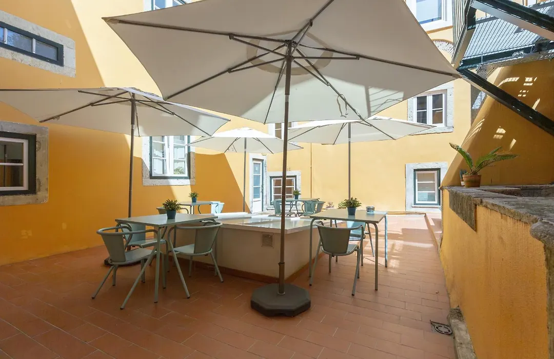Metropolitan Living Lisbon - Janelas Verdes-1